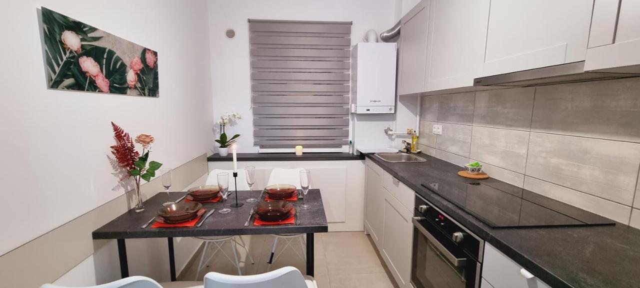 Ap Moden 3 Appartement Braşov Buitenkant foto